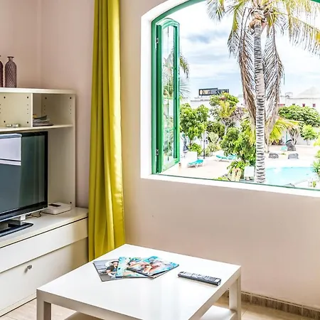 Hébergement de vacances Nice Home In Puerto Del Carmen - Ti With Outdoor Swimming Pool, Wifi And 3 Bedrooms