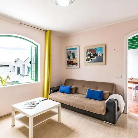 Nice Home In Puerto Del Carmen - Ti With Outdoor Swimming Pool, Wifi And 3 Bedrooms Hébergement de vacances Los Pocillos