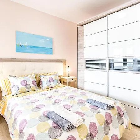 Nice Home In Puerto Del Carmen - Ti With Outdoor Swimming Pool, Wifi And 3 Bedrooms Hébergement de vacances Los Pocillos